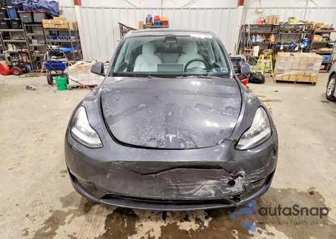 2022 Tesla Model Y из США, поврежденный, VIN 7SAYGDEE0NF319131